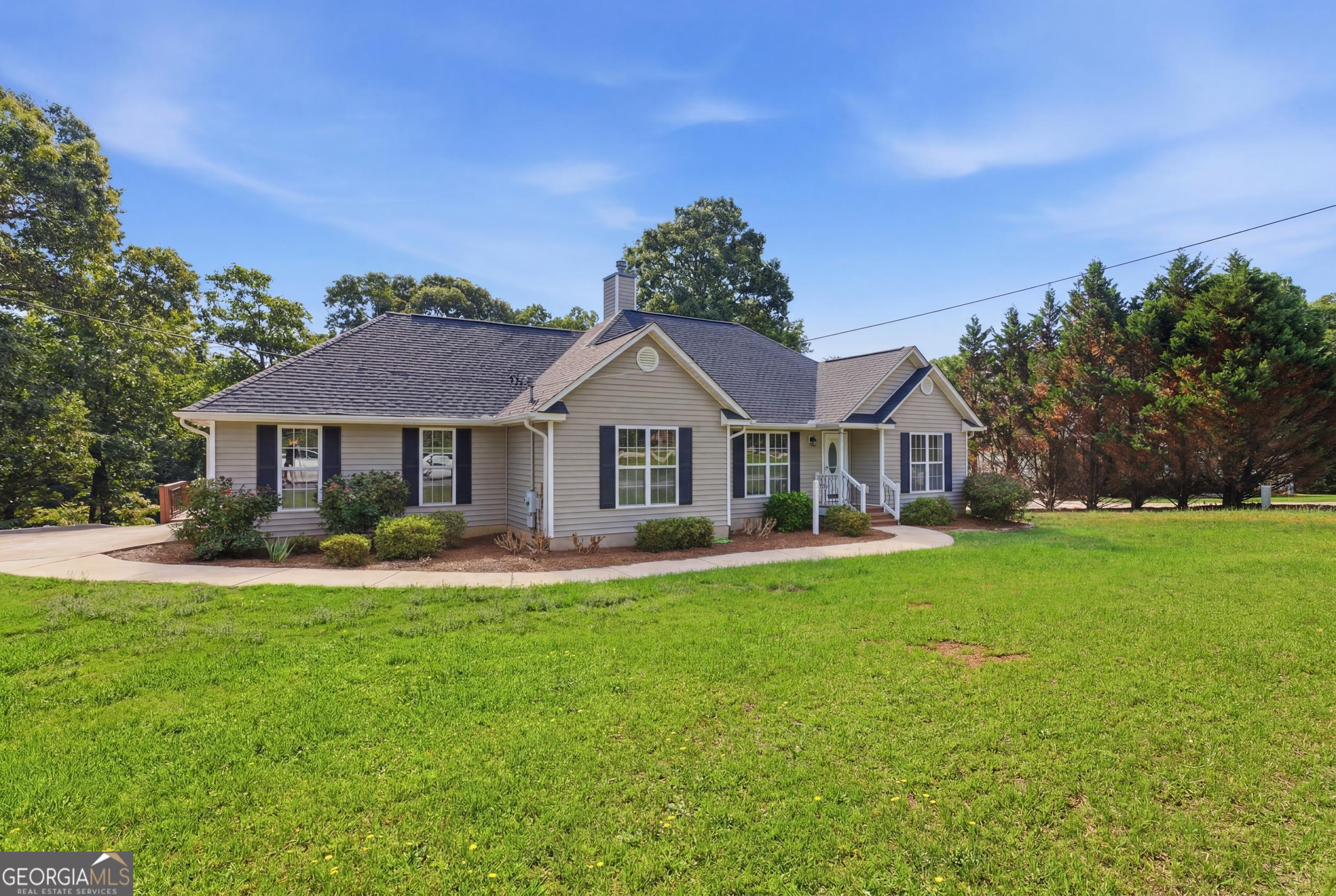 171 Winding Way Hartwell, GA 30643 - Photo 36 of 37 a front view of a house with garden and porch