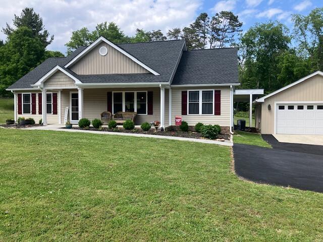 2348 East Ruritan Road Roanoke, VA 24012 - Photo 3 of 31 a front view of a house with garden