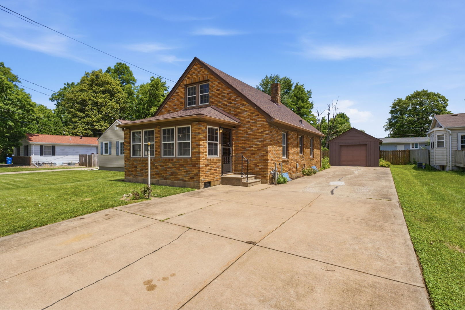 2202 44th Street Moline, IL 61265 - Photo 1 of 36