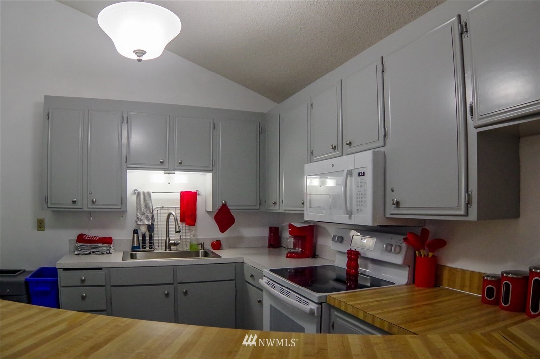 3309 206th Place Southeast Bothell, WA 98012 - Photo 28 of 32 a kitchen with cabinets a sink and appliances
