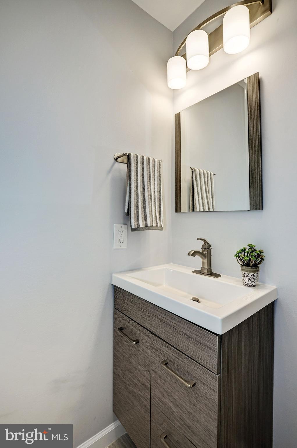 5207 Cedar Road Alexandria, VA 22309 - Photo 14 of 30 Bath