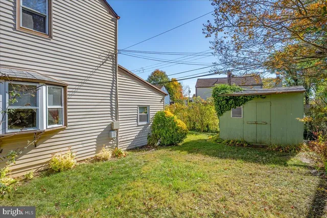 a view of a back yard of the house