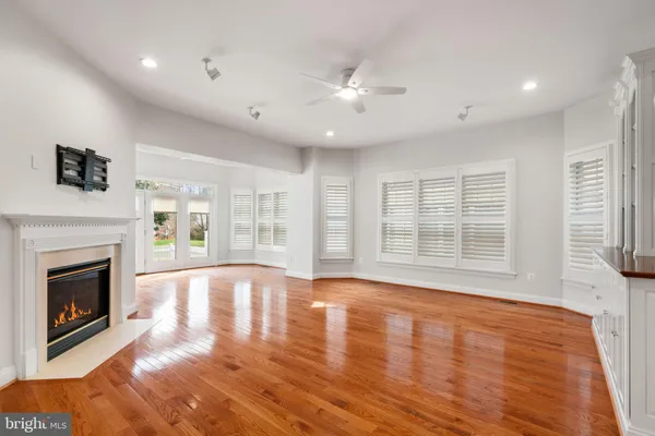 $5,950 | 9185 Topaz Street, Fairfax, VA 22031