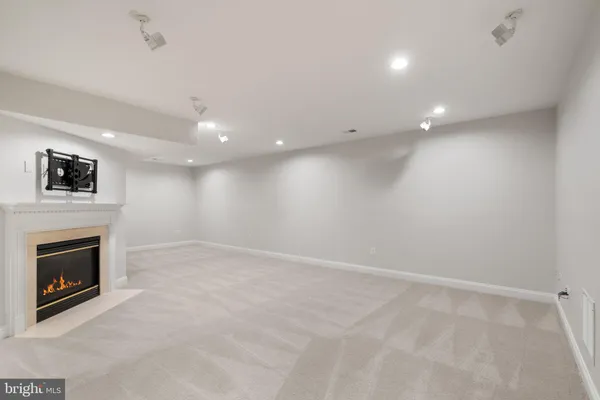 $5,950 | 9185 Topaz Street, Fairfax, VA 22031