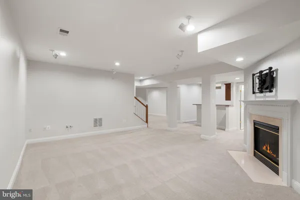 $5,950 | 9185 Topaz Street, Fairfax, VA 22031