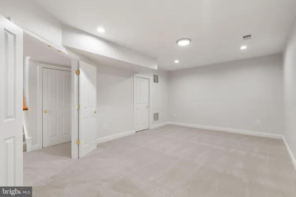 $5,950 | 9185 Topaz Street, Fairfax, VA 22031