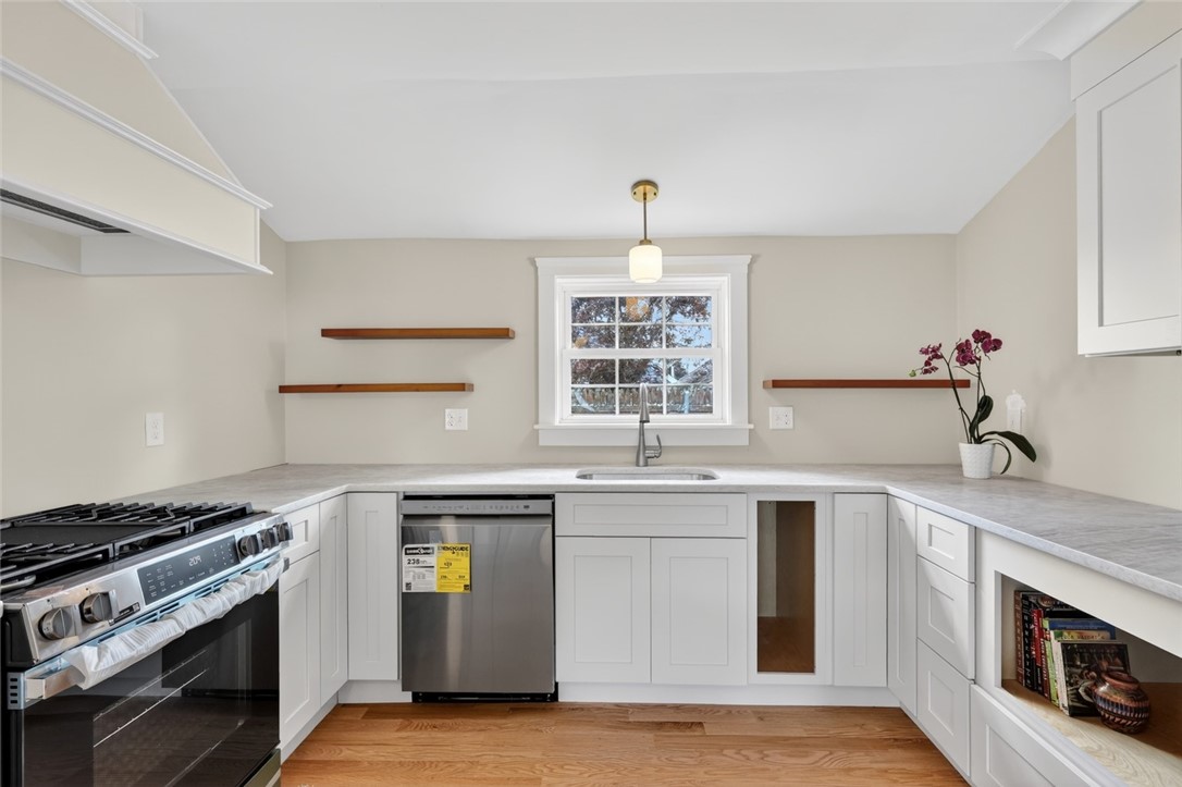 52 Pleasant View Road Warwick, RI 02888 - Photo 9 of 47