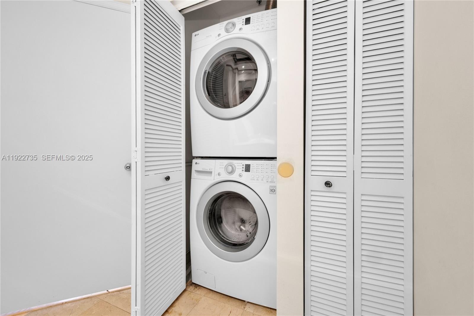 808 Brickell Key Drive, Unit 3603 Miami, FL 33131 - Photo 8 of 29