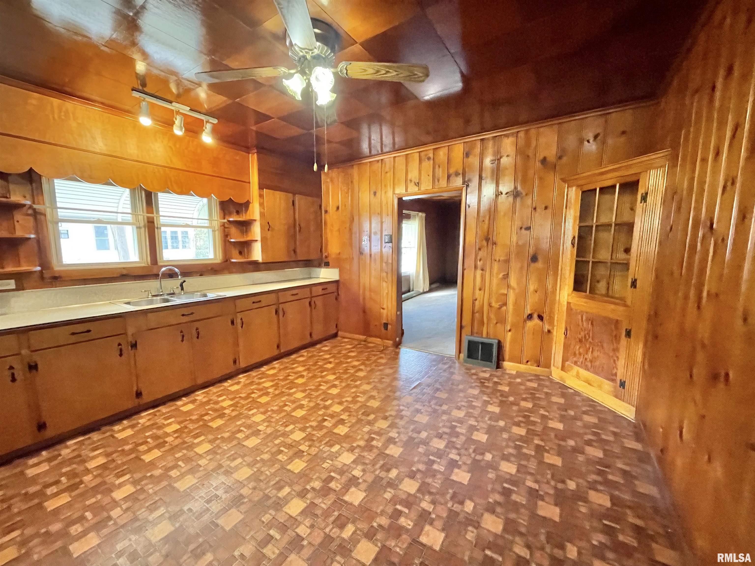 602 East Main Street Christopher, IL 62822 - Photo 7 of 28