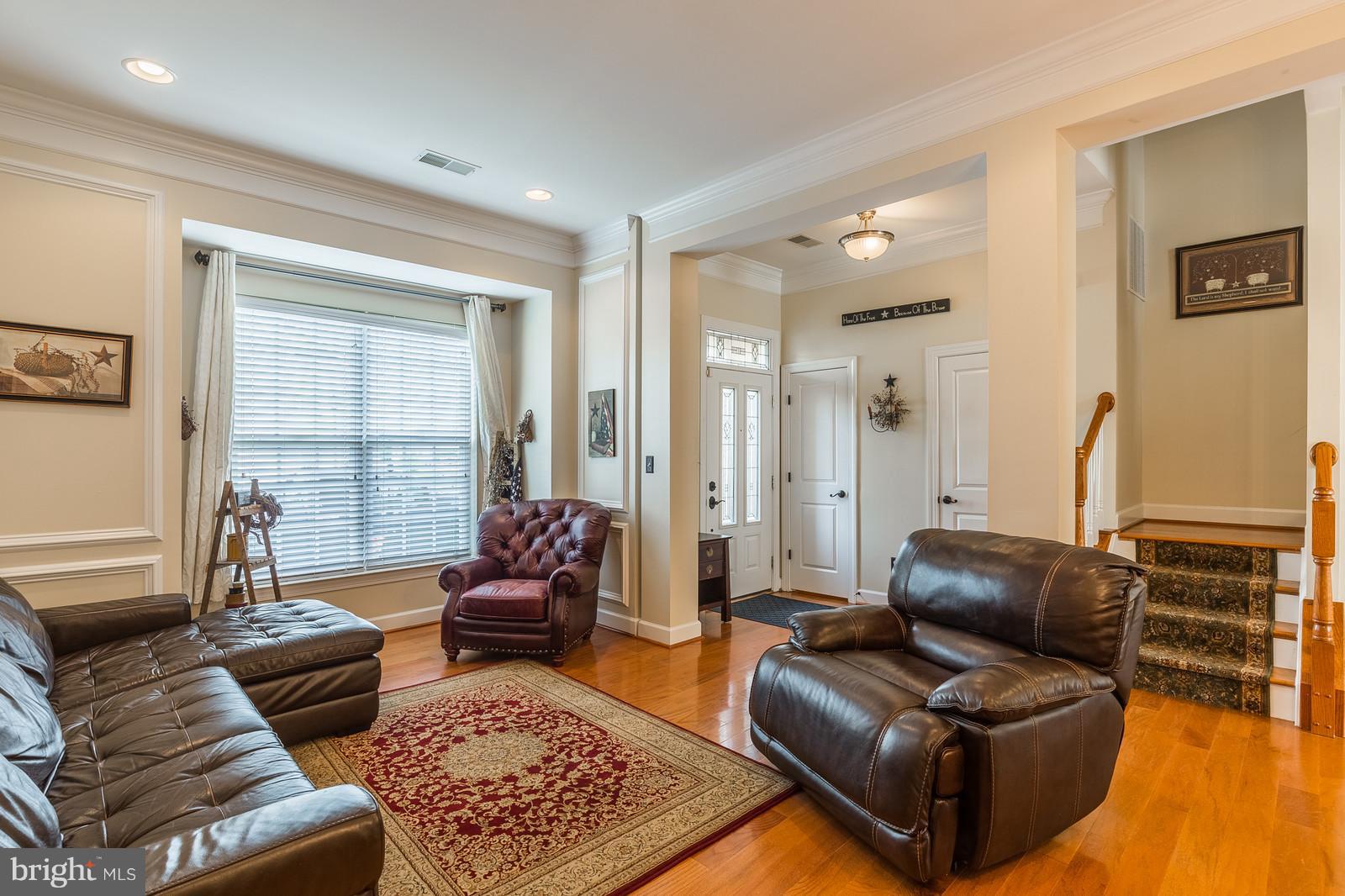 9002 Ribbon Falls Loop Bristow, VA 20136 - Photo 3 of 30 Living Room