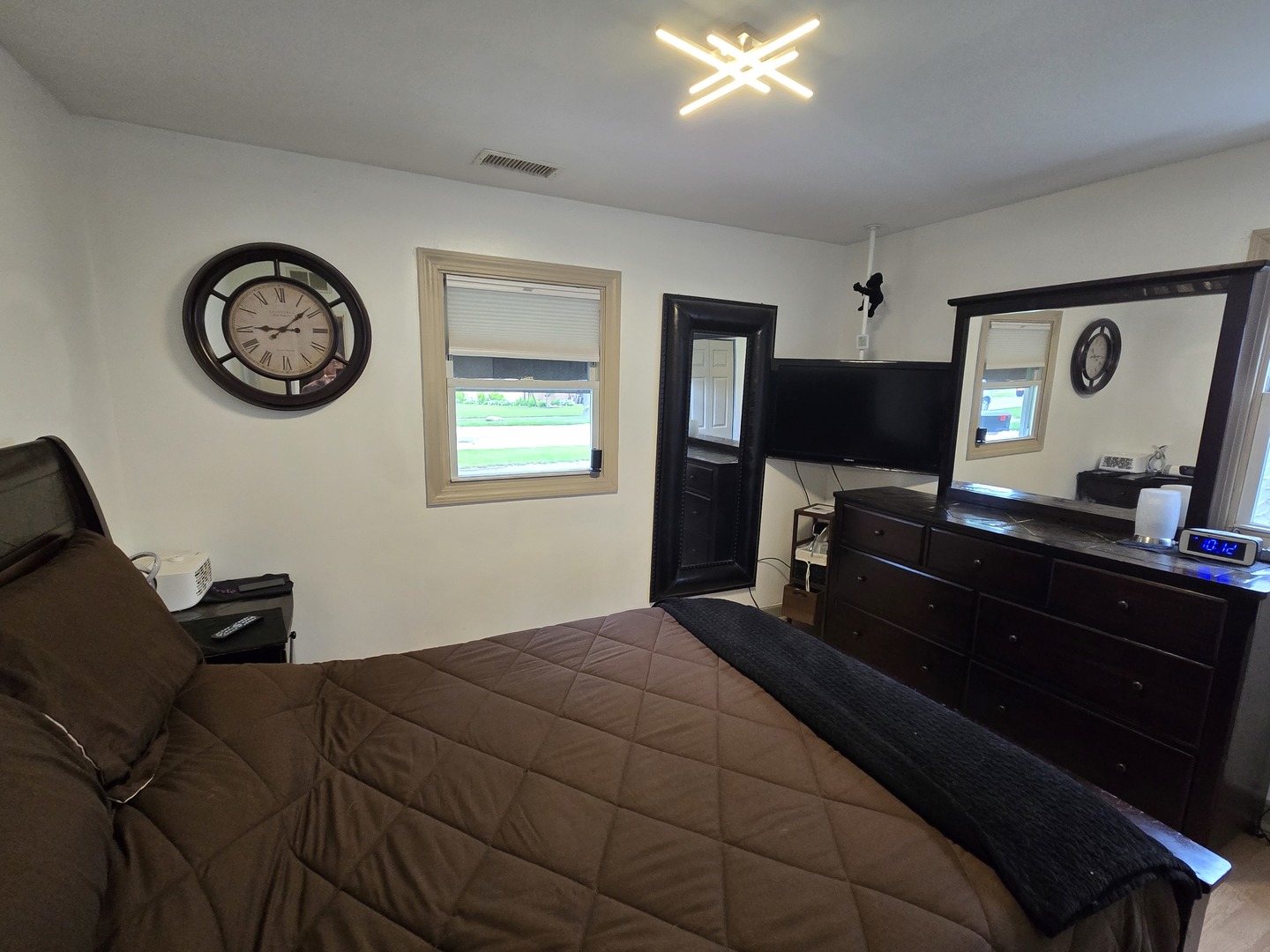 14932 Kedvale Avenue Midlothian, IL 60445 - Photo 5 of 17 a bedroom with a bed and a chandelier