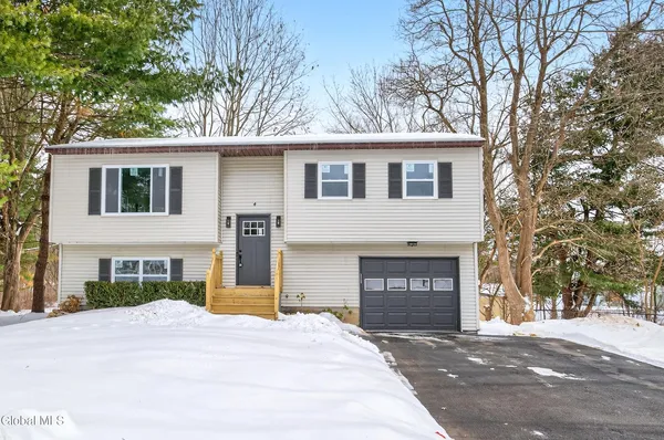 $359,000 | 4 Royal Court, Stillwater, NY 12170