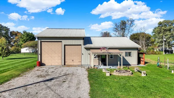 $330,000 | 940 West 1090th North, Fountaintown, IN 46130