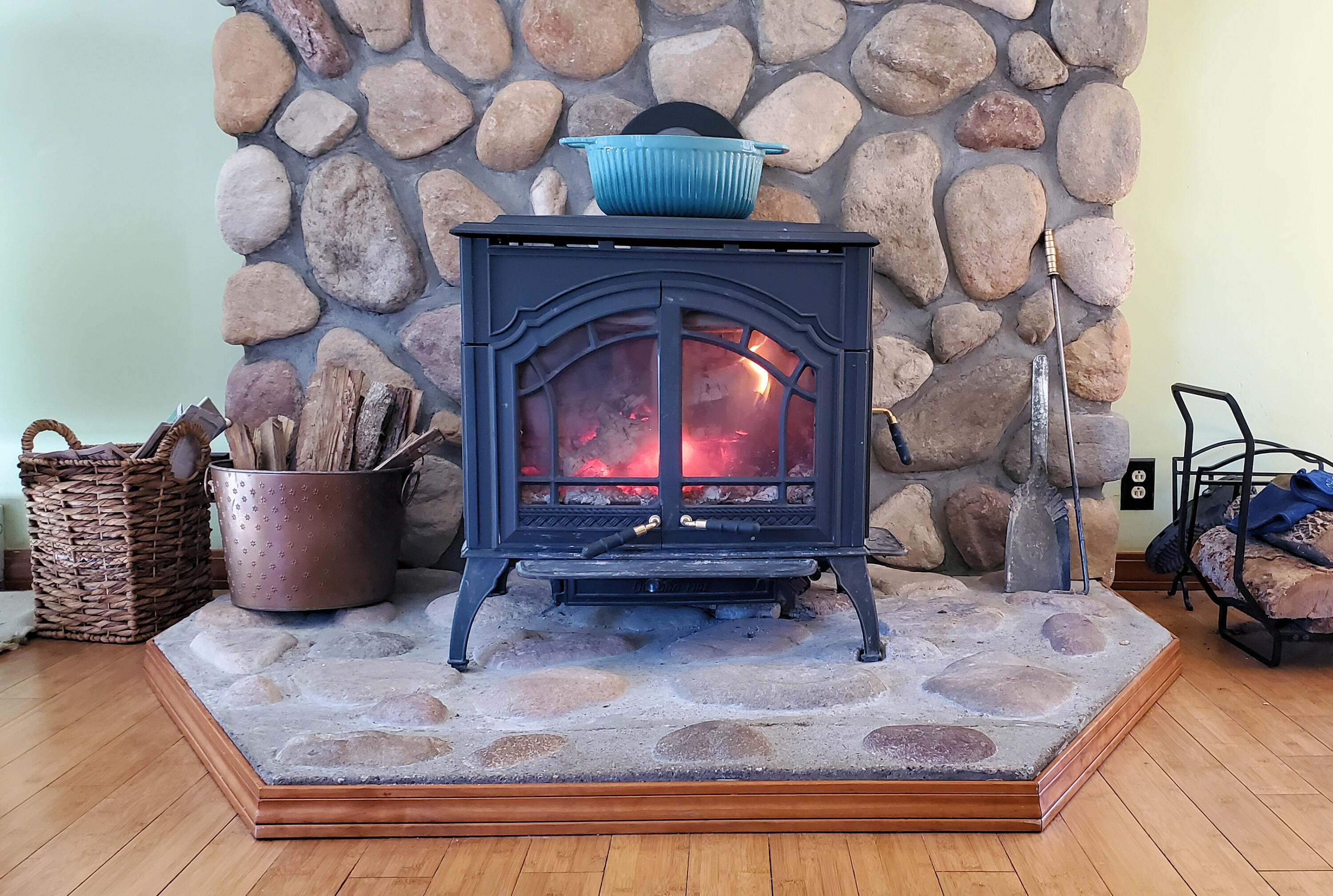 171 Spring Road Pittsfield, ME 04967 - Photo 11 of 33 05_living_stove