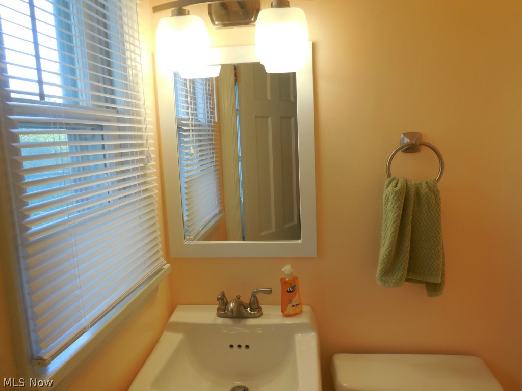3597 Tullamore Road Cleveland, OH 44118 - Photo 11 of 20 Powder room on first floor near kitchen.