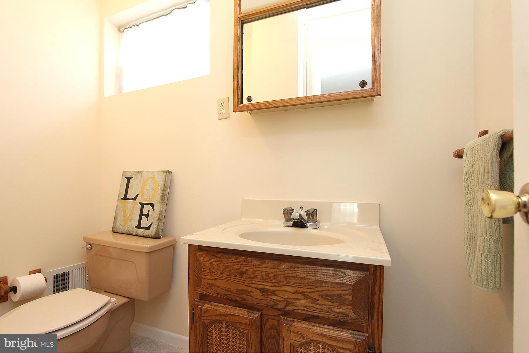 19204 Treadway Road Brookeville, MD 20833 - Photo 25 of 29 Powder Room