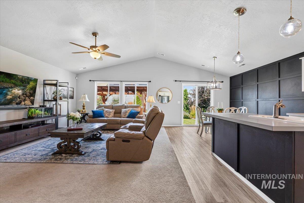 730 West Treehouse Way Kuna, ID 83634 - Photo 8 of 31 Gallery Image 8