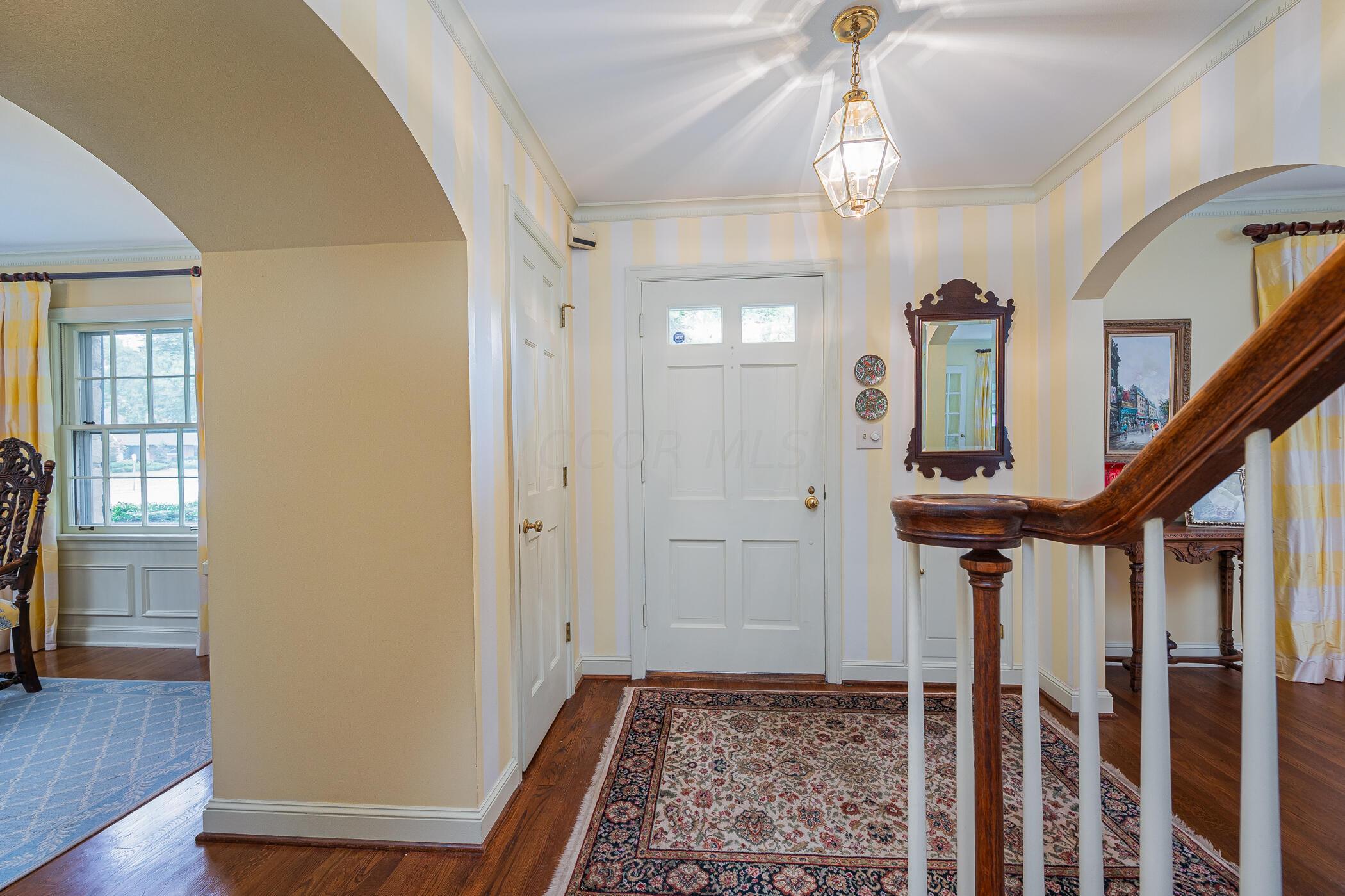2035 Andover Road Columbus, OH 43212 - Photo 10 of 72 Entry