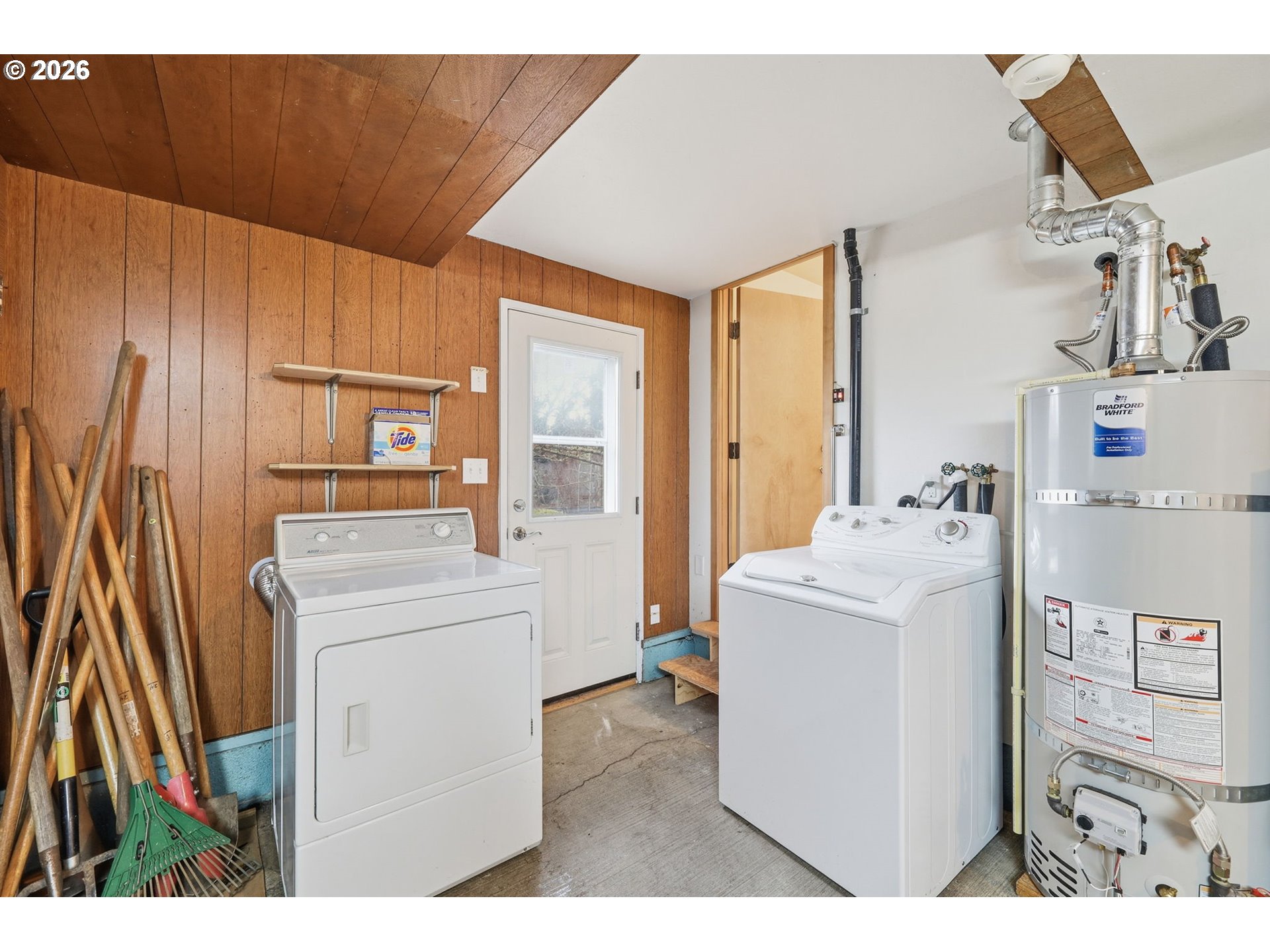 2710 Northwest Garfield Avenue Corvallis, OR 97330 - Photo 31 of 48 a utility room with dryer and washer