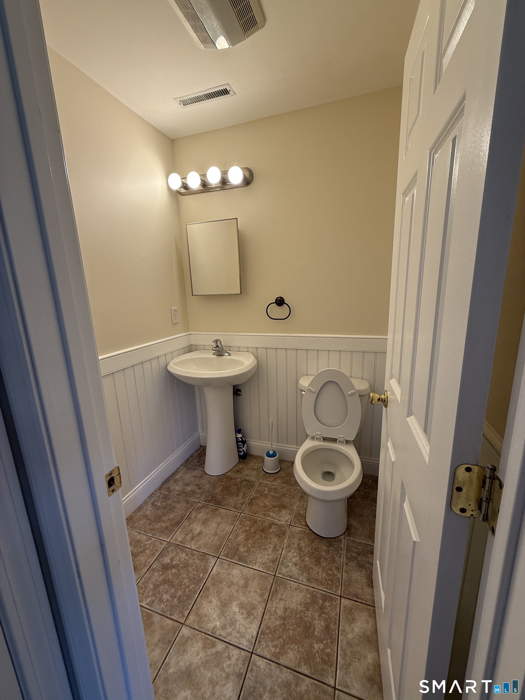 30 Delaware Avenue Waterbury, CT 06708 - Photo 6 of 16