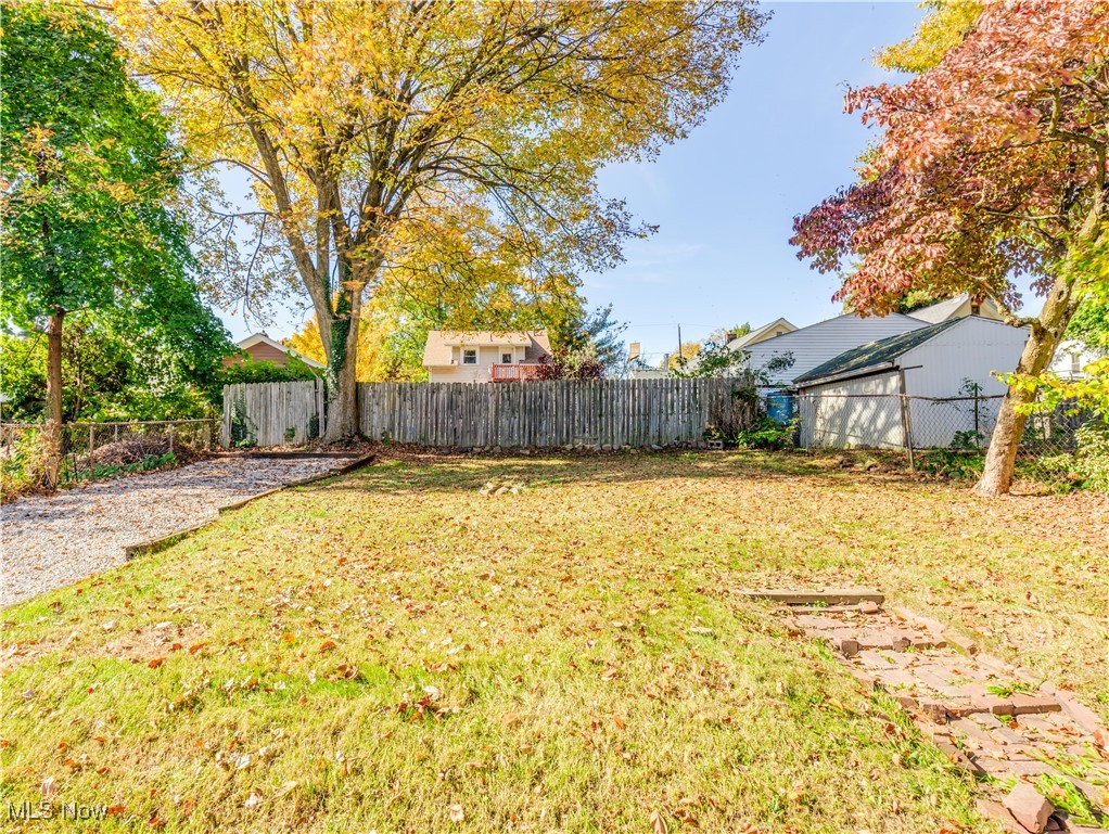 1144 Magnolia Avenue Akron, OH 44310 - Photo 3 of 18