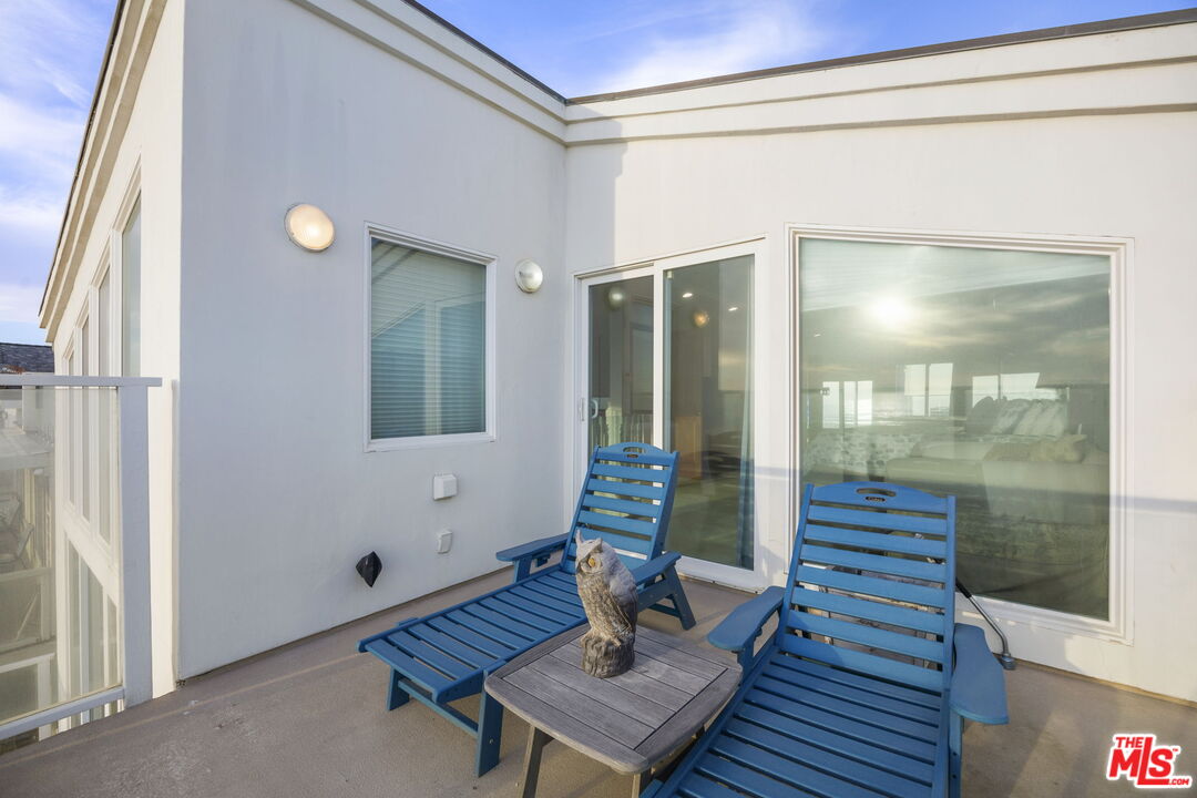1005 Ocean Drive Oxnard, CA 93035 - Photo 48 of 56 a living room with furniture and wooden floor