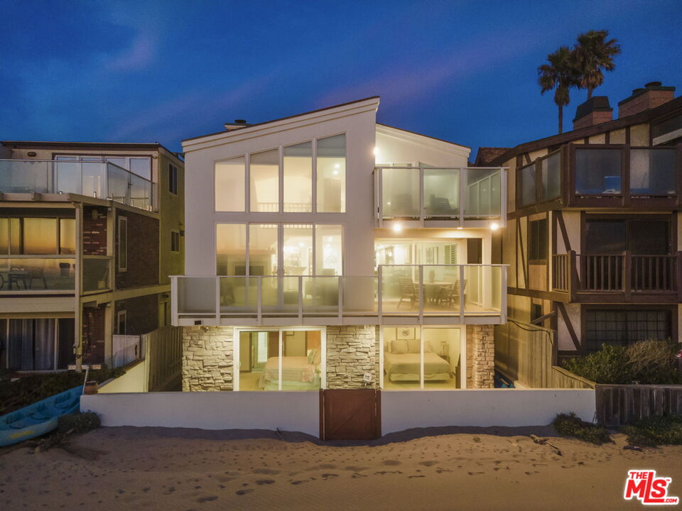 1005 Ocean Drive Oxnard, CA 93035 - Photo 5 of 56 a view of front door and porch