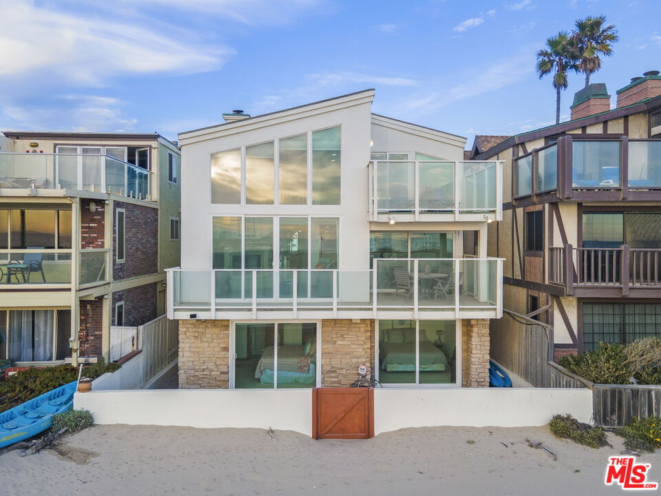 1005 Ocean Drive Oxnard, CA 93035 - Photo 54 of 56 a front view of a house with a garden