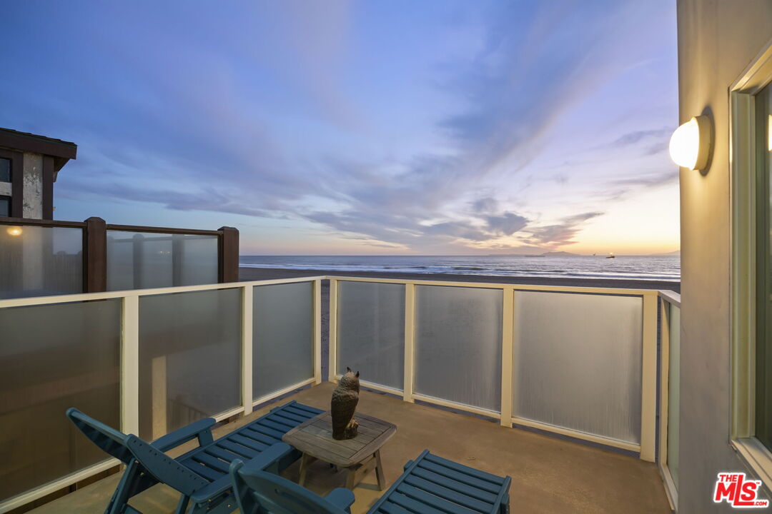 1005 Ocean Drive Oxnard, CA 93035 - Photo 6 of 56 a view of balcony and patio
