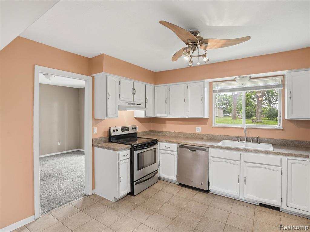 2439 North Long Lake Road Fenton, MI 48430 - Photo 7 of 25