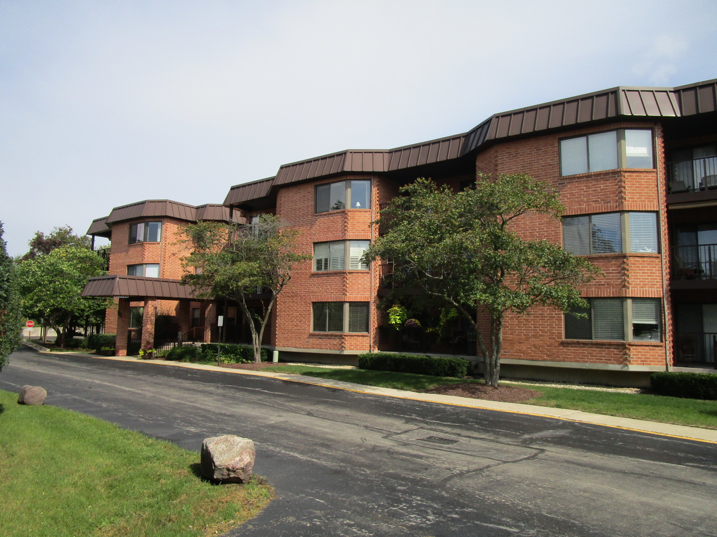 6401 Clarendon Hills Road, Unit 101, Willowbrook, IL 60527 Compass