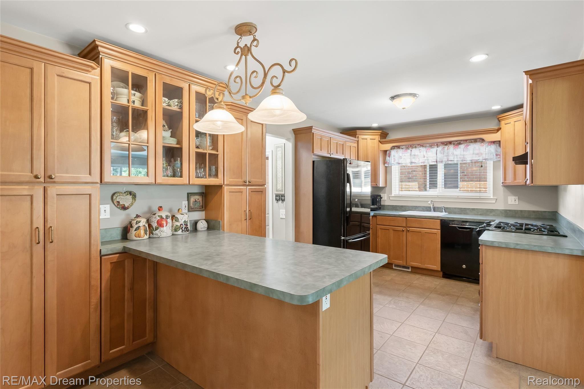 42747 Saxony Road Canton, MI 48187 - Photo 9 of 28 Remodeled Kitchen New Appliances