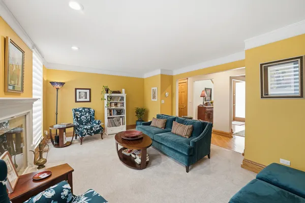 $724,900 | 15 Manchester Lane, Elmhurst, IL 60126
