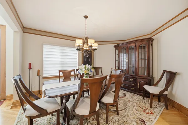 $724,900 | 15 Manchester Lane, Elmhurst, IL 60126