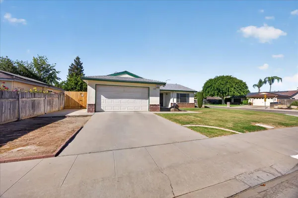 $375,000 | 5286 West Richert Avenue, Fresno, CA 93722
