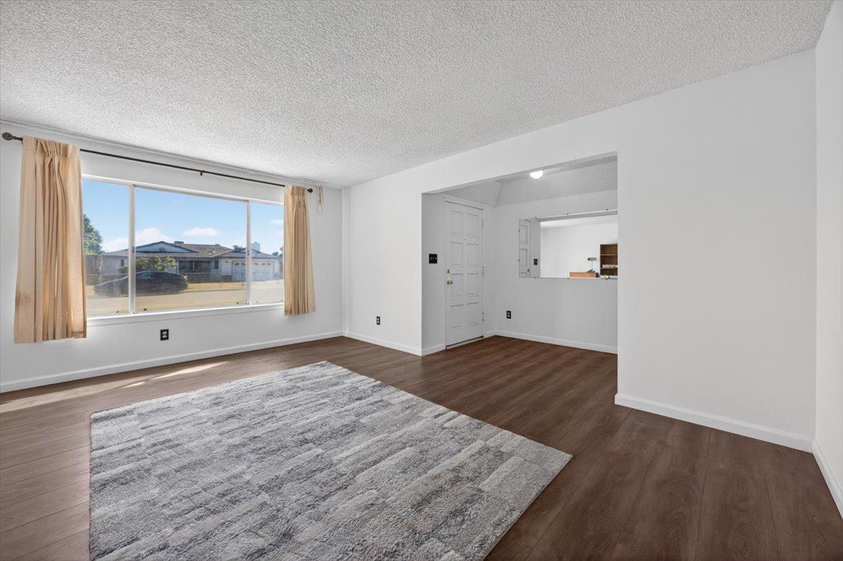 5286 West Richert Avenue Fresno, CA 93722 - Photo 4 of 42