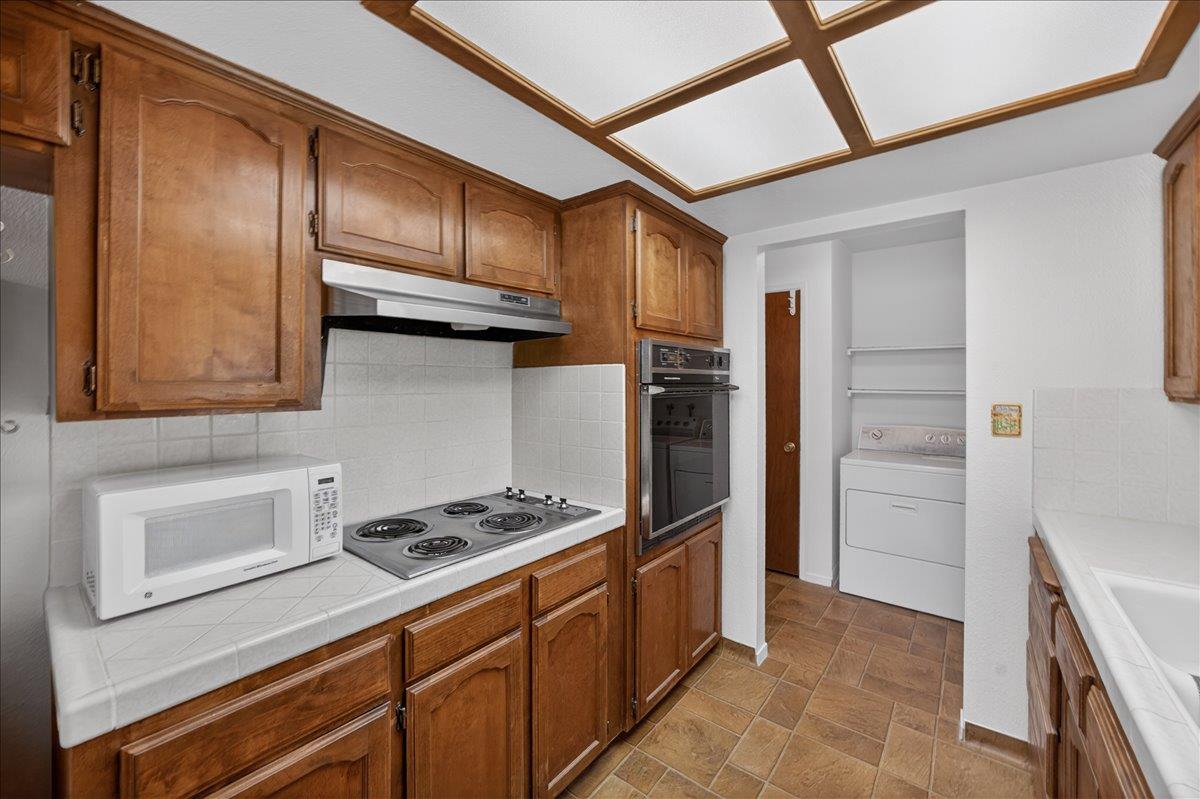 5286 West Richert Avenue Fresno, CA 93722 - Photo 8 of 42