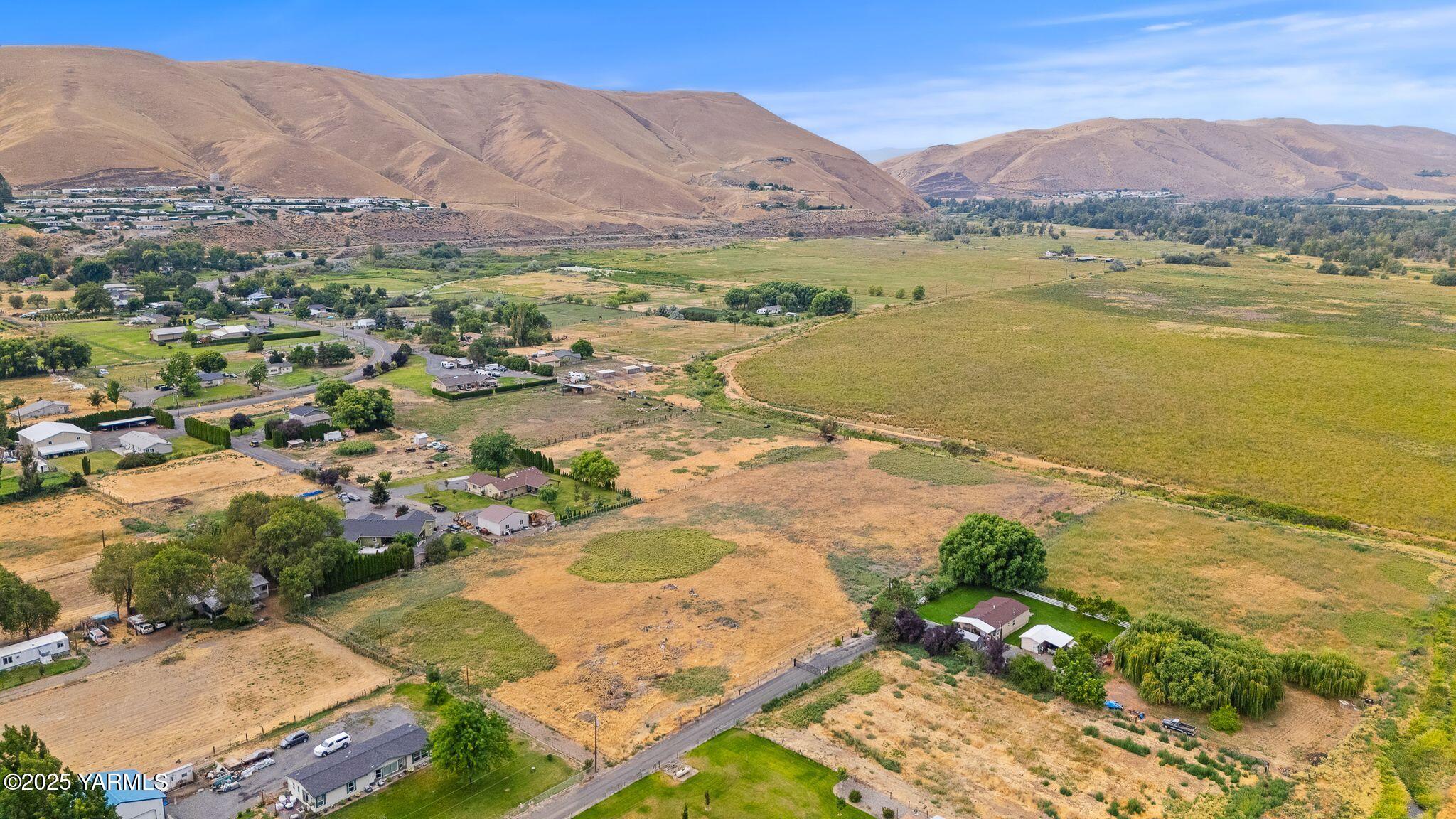 Nka Birchfield Road Yakima, WA 98901 - Photo 2 of 9 a view of lake and mountain