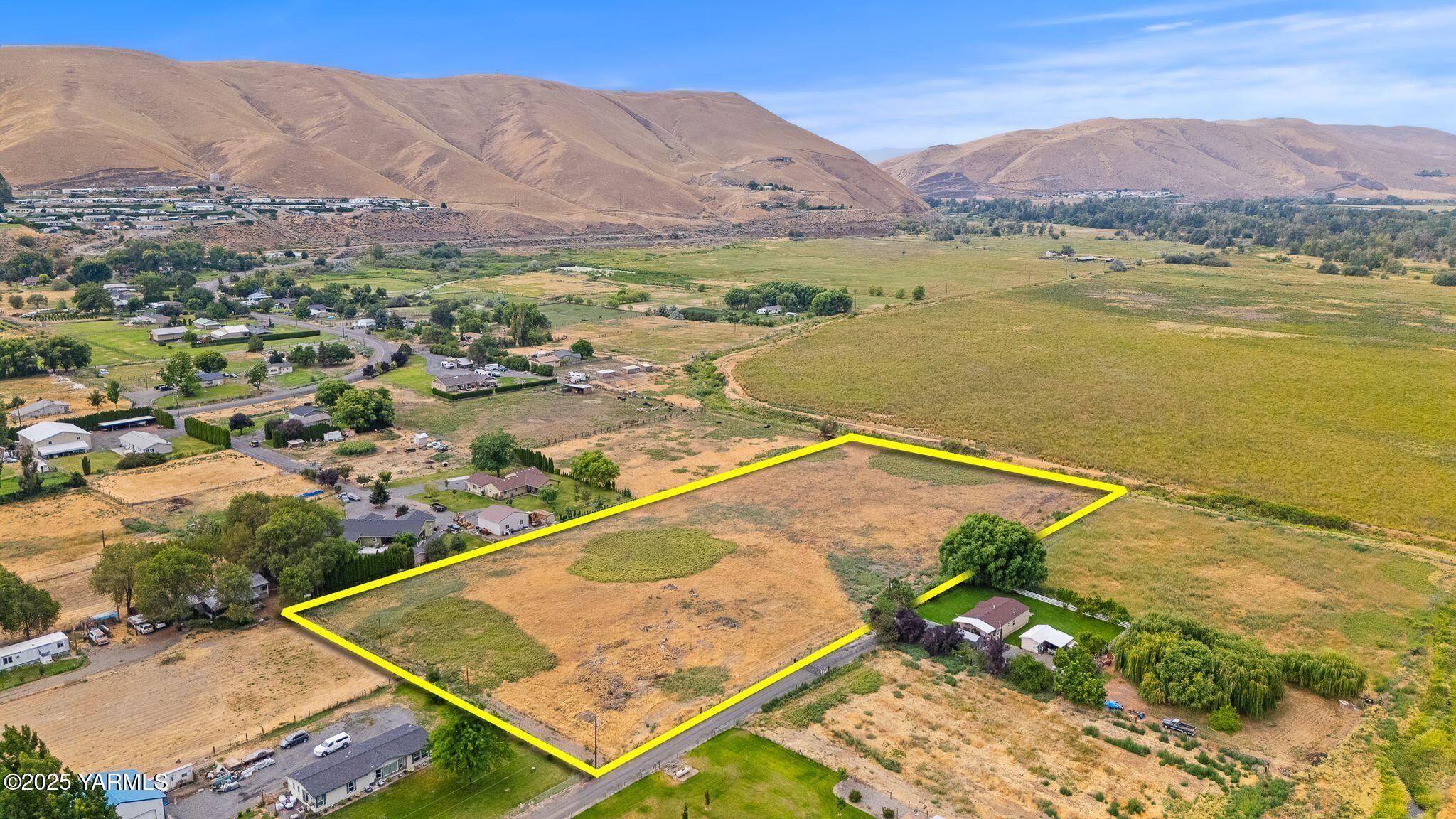 Nka Birchfield Road Yakima, WA 98901 - Photo 3 of 9 a view of a city