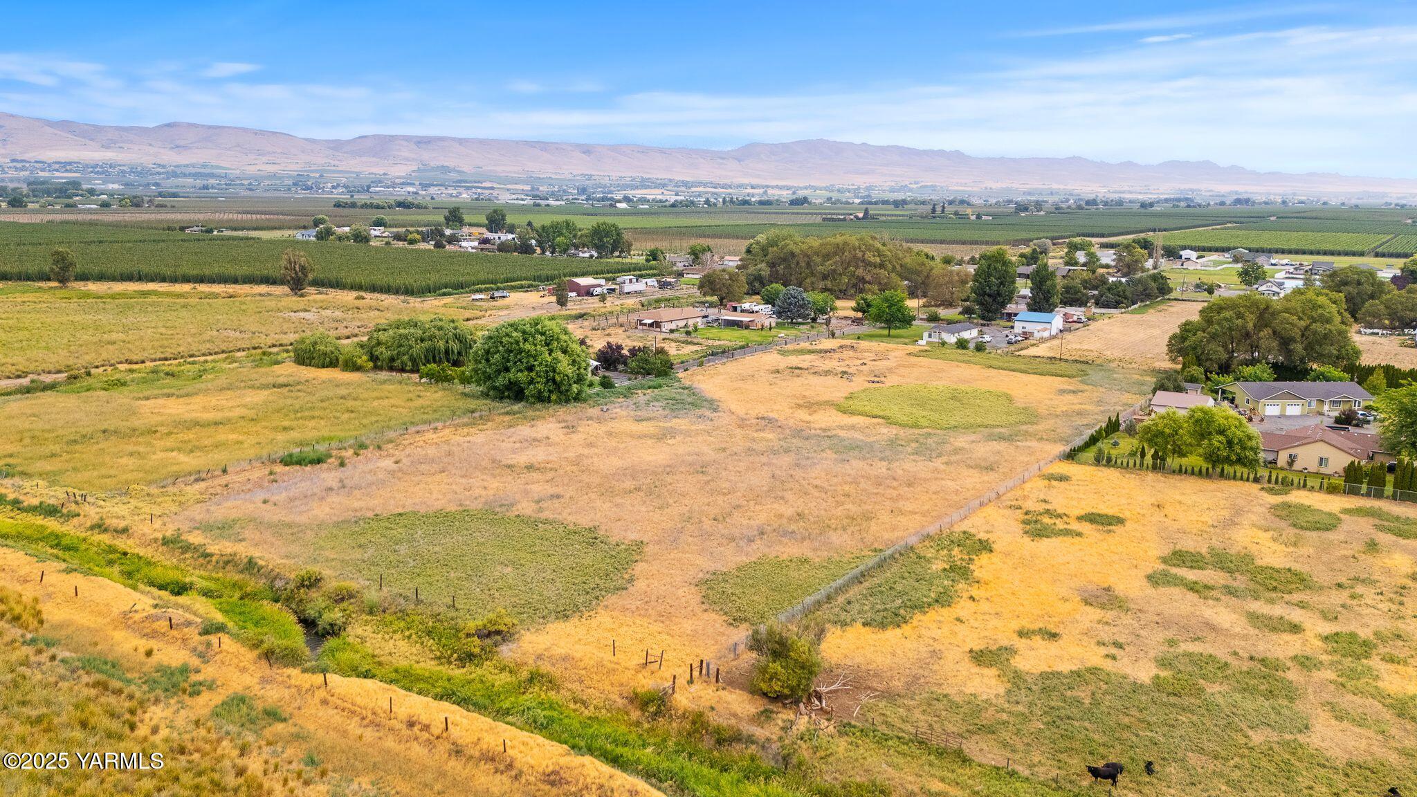Nka Birchfield Road Yakima, WA 98901 - Photo 8 of 9 a view of lake with mountain