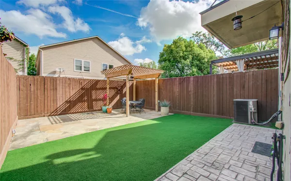 $3,000 | 1034 Dunbar Street, Houston, TX 77009