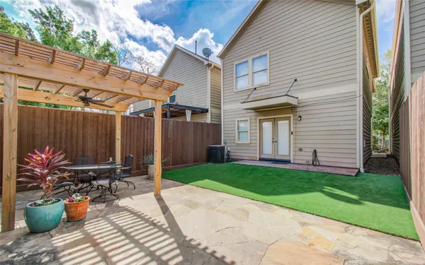 $3,000 | 1034 Dunbar Street, Houston, TX 77009