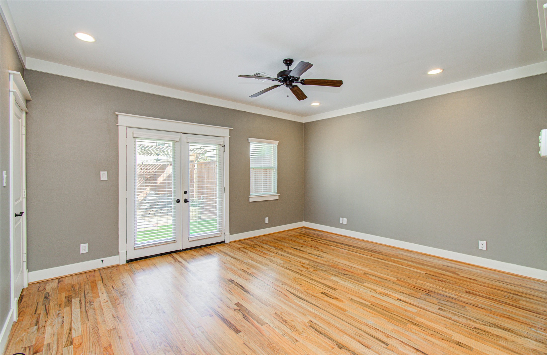 1034 Dunbar Street Houston, TX 77009 - Photo 4 of 23