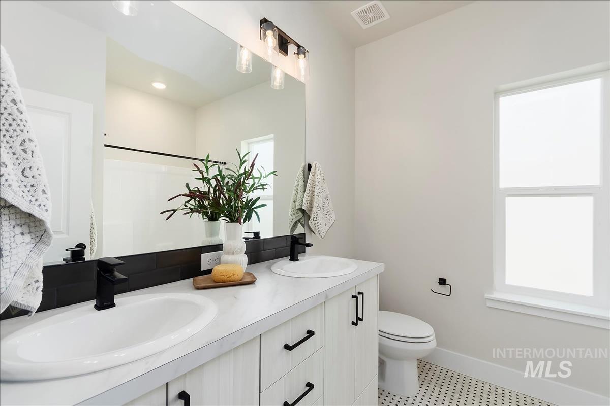 2829 West Warlander Street Meridian, ID 83642 - Photo 28 of 32 Bathroom with double vanity and toilet