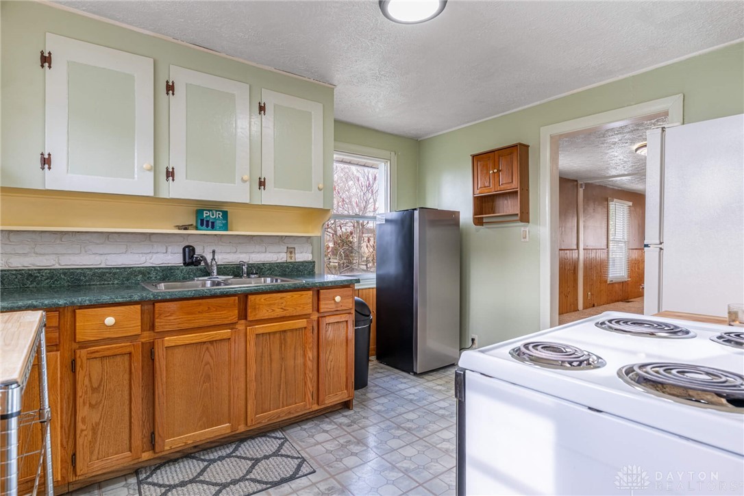 3716 Clearview Road Moraine, OH 45439 - Photo 8 of 22