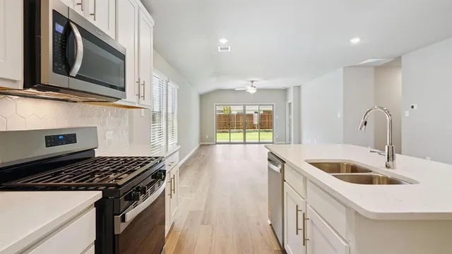 $2,400 | 821 Sunflower Road, Lavon, TX 75166