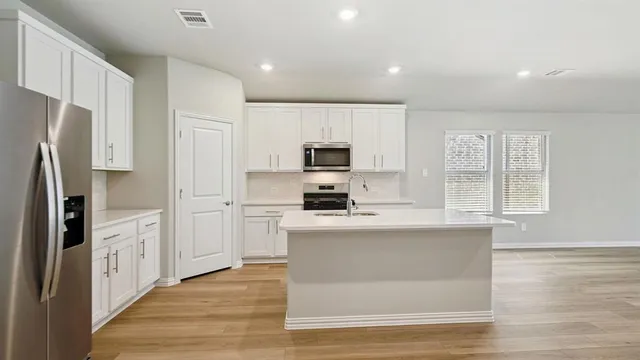 $2,400 | 821 Sunflower Road, Lavon, TX 75166