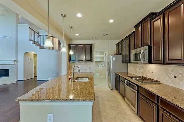 $3,100 | 2104 Pearl Bay Court, Pearland, TX 77584