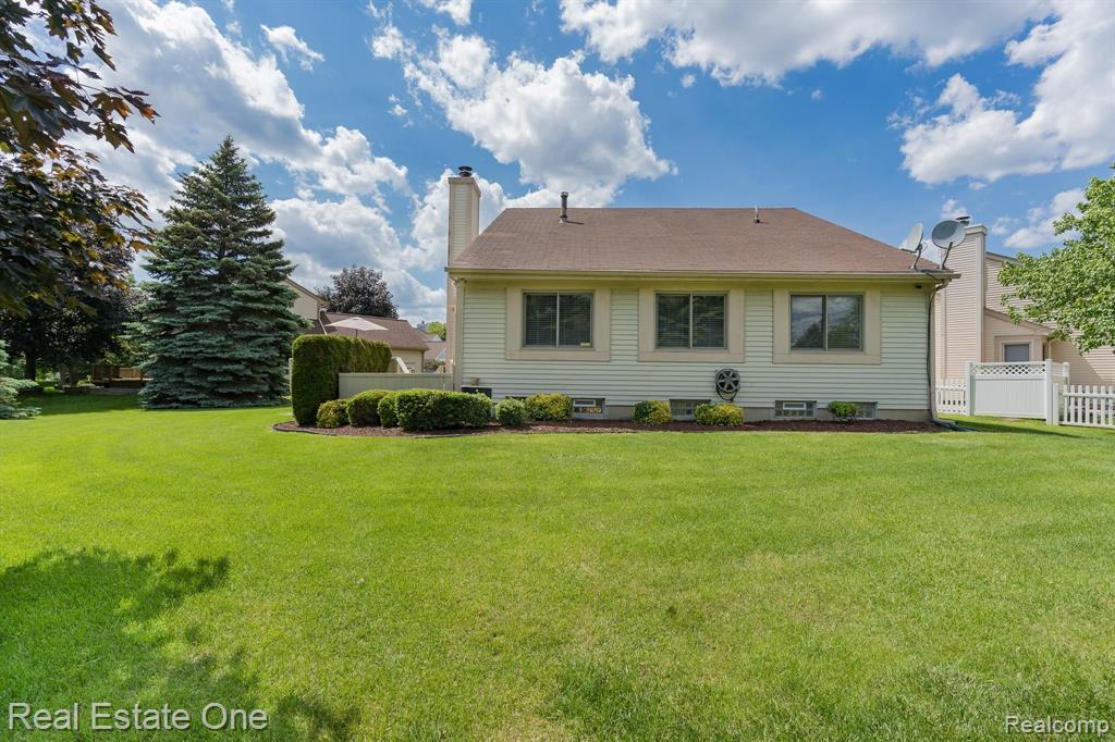 444 Farmridge Court Rochester, MI 48307 - Photo 4 of 24
