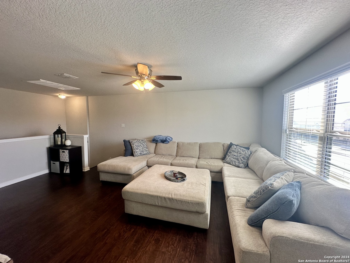 8907 Portobello Converse, TX 78109 - Photo 20 of 26 a living room with furniture and a large window